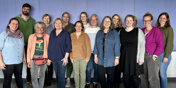 Gruppenbild mit Teilnehmerinnen und Teilnehmern des Arbeitstreffens UK