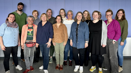 Gruppenbild mit Teilnehmerinnen und Teilnehmern des Arbeitstreffens UK